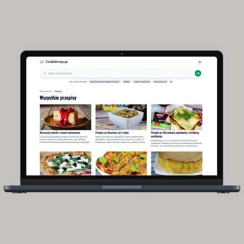 Mockup bloga z przepisami CosDobrego.pl na laptopie